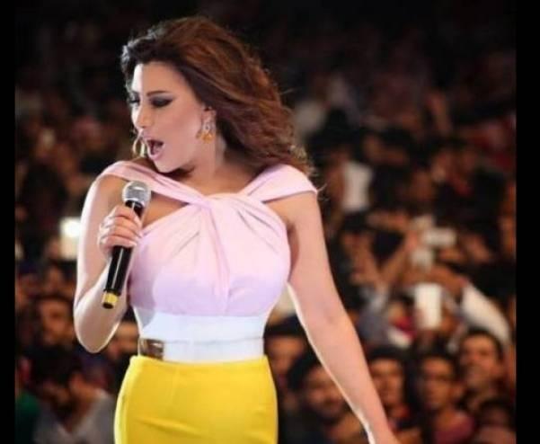 فيديو|ردة فعل نجوى كرم عندما رمى أحدهم عليها النقود!