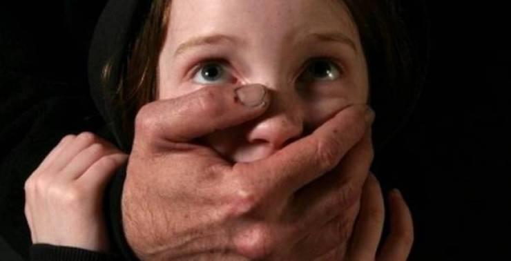 ابتزّ فتاة وإعتدى عليها.. لن تتوقع كيف عوقب!