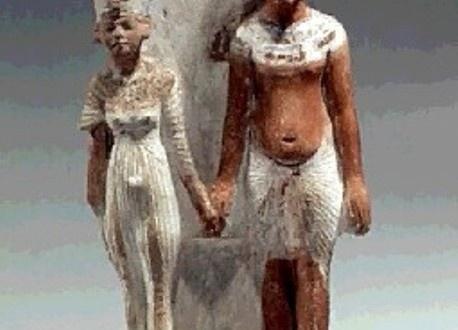 اسرائيل تعيد إلى مصر زوجين من التحف الأثرية من زمن الفراعنة