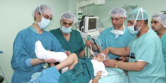 وفد من تجمع الأطباء الفلسطينيين في أوروبا Pal-Med وأخصائيين فرنسيين يزور المستشفى الأهلي