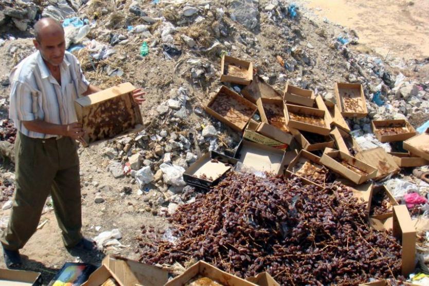 اتلاف 200 كيلو فواكه فاسدة برفح