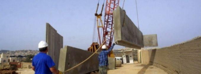 الاحتلال يستبدل السياج بجدار اسمنتي جنوب غرب الخليل