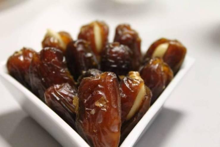 لهذه الأسباب يفطر الصائم على التمر!