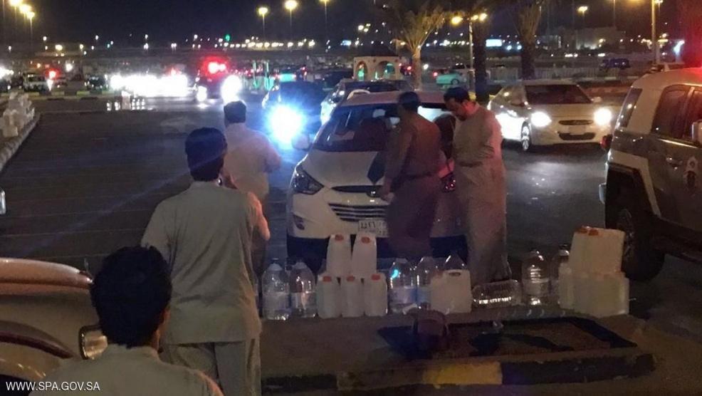 منع بيع عبوات ماء زمزم على طرق مكة