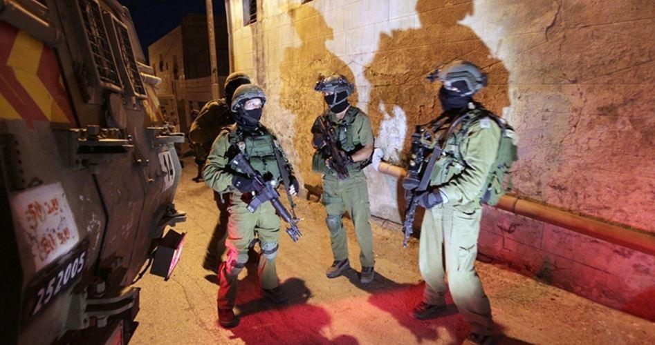 اعتقالات تطال أكثر من 20 مواطنا بالضفة