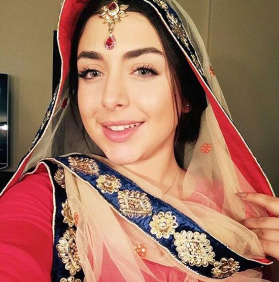 صور| ابنة رندة مرعشلي تكشف جمالها بالماكياج وبدونه!