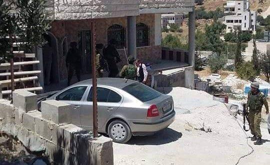 قوات الاحتلال تقتحم بلدة بني نعيم وتداهم منزل منفذ عملية كريات اربع