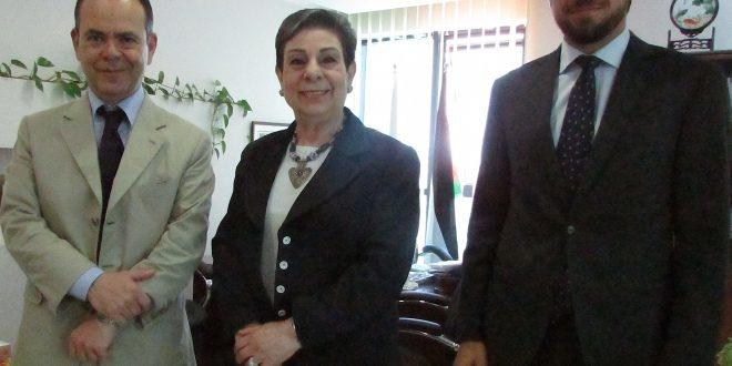 عشراوي تبحث مع القنصل الإيطالي العام آخر المستجدات السياسية