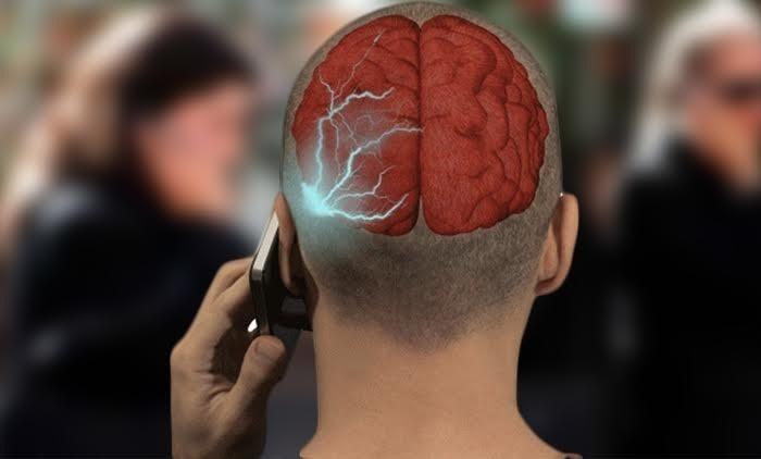 الإصابة بالسرطان مرتبطة باستخدام أجهزة الموبايل