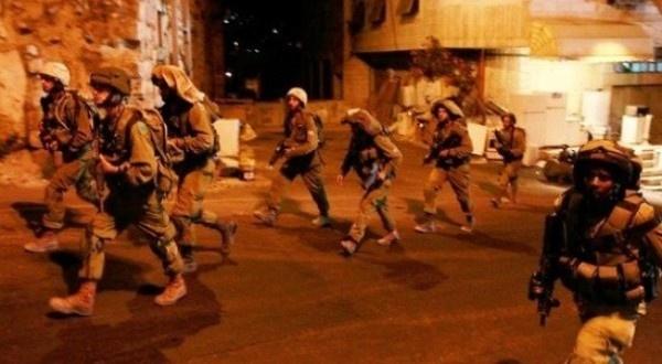 رام الله: الاحتلال يعتقل مواطنا من مخيم الأمعري
