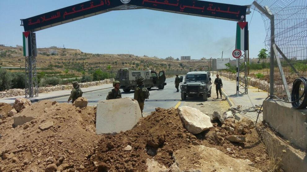 الاحتلال اغلق كافة الطرق المؤدية لبلدة بني نعيم بالسواتر الترابية