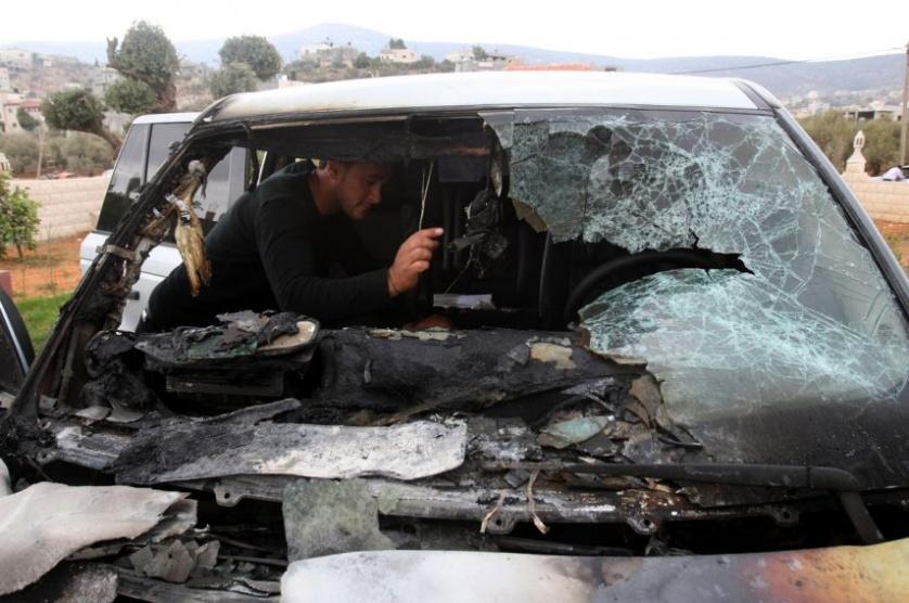 تضرر 5 مركبات باعتداء لمستوطنين قرب رام الله