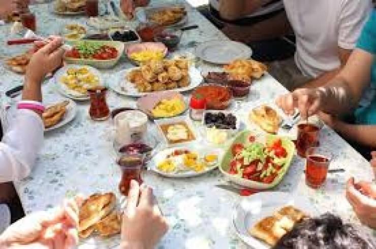 سلوكيات خاطئة وراء زيادة الوزن في شهر رمضان!
