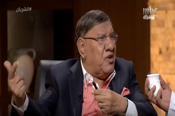 فيديو- مفيد فوزي يحرج الشاب الذي قدم له القهوة مع الشريان