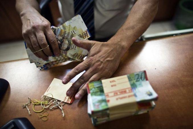 تراجع أسعار العملات