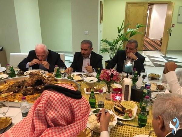 صور وفد فتح للمصالحة تثير ضجّة على التواصل الاجتماعي ومغردّون يهاجمون قطر