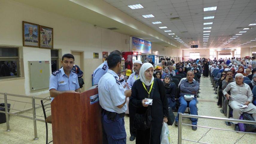 أكثر من 153 ألف مسافر تنقلوا عبر معبر الكرامة بمايو