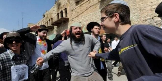 اصابة مقدسي بالراس جراء اعتداء مستوطنون عليه بسكين