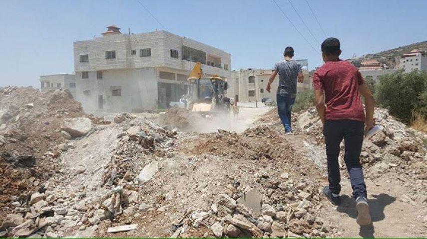 الاحتلال يُعيد فتح طريق عورتا جنوب نابلس