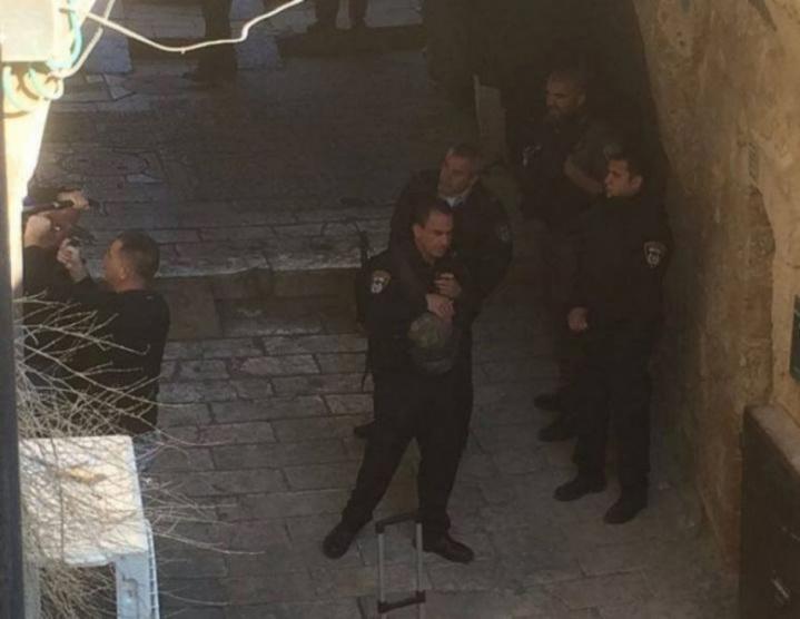 الاحتلال يصادر محتويات محل للآثار في القدس