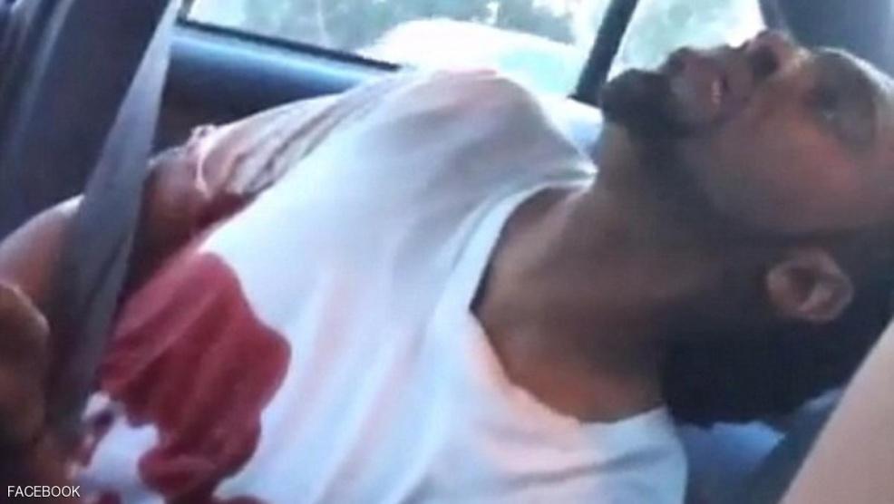 فيسبوك يبرر حذف فيديو قتل الشرطة الأميركية لرجل أسود