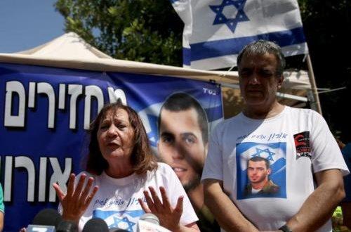 عائلة “شاؤول” ومتظاهرون يمنعون زيارات أسرى “مجدو”