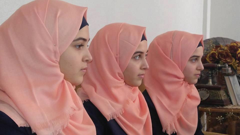 “توائم التوجيهي” يصنعن الفرح بنجاحهن الثلاثي