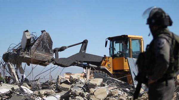 الاحتلال يحاصر قرية العيسوية وينكل بسكانها