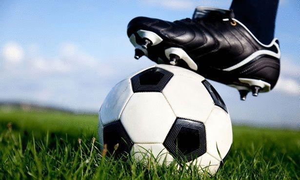 بالفيديو- هل تعلم من هو اللاعب الذي لا يستطيع ميسي ورونالدو قهره؟