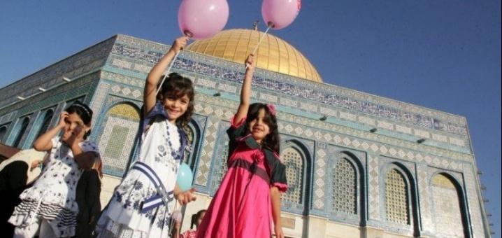 100 ألف مصلٍ يؤدون صلاة العيد في المسجد الأقصى