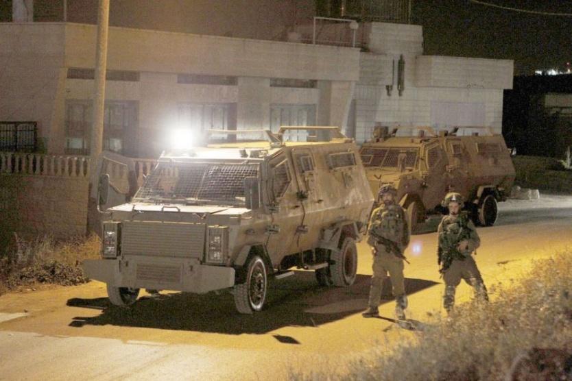 قوات الاحتلال تعتقل 14 مواطناً من محافظات الضفة