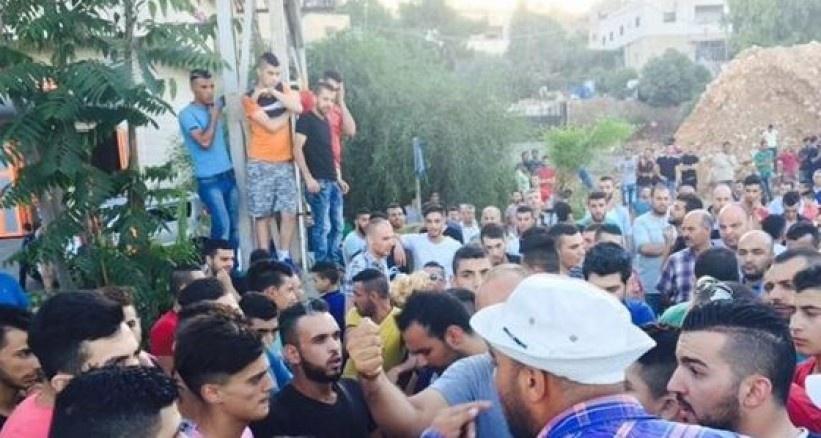 أزمة مياه الخضر تتسبب باغلاق الطريق العام بين بيت لحم والخليل