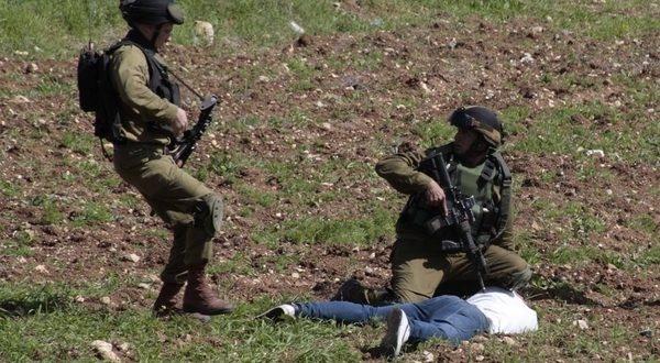 الاحتلال يعتدي بالضرب على مواطن من جنين على حاجز زعترة