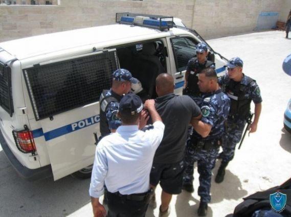 الشرطة تعتقل 13 مطلوبا وتضبط 20 مركبة ودراجة في جنين