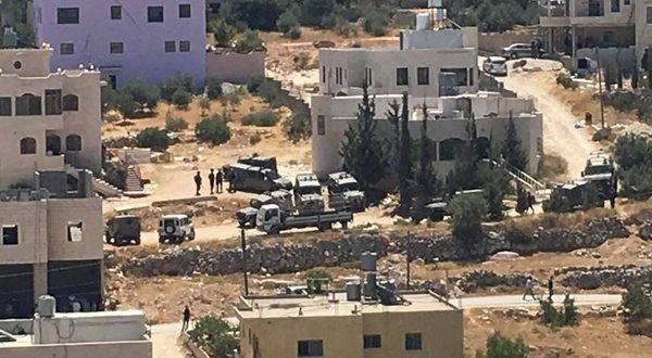 الاحتلال يهدم منشأة تجارية بمنطقة