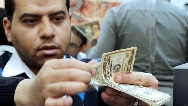 سوق الصرف المصرية ترتبك والدولار يتجاوز 12.25 جنيه