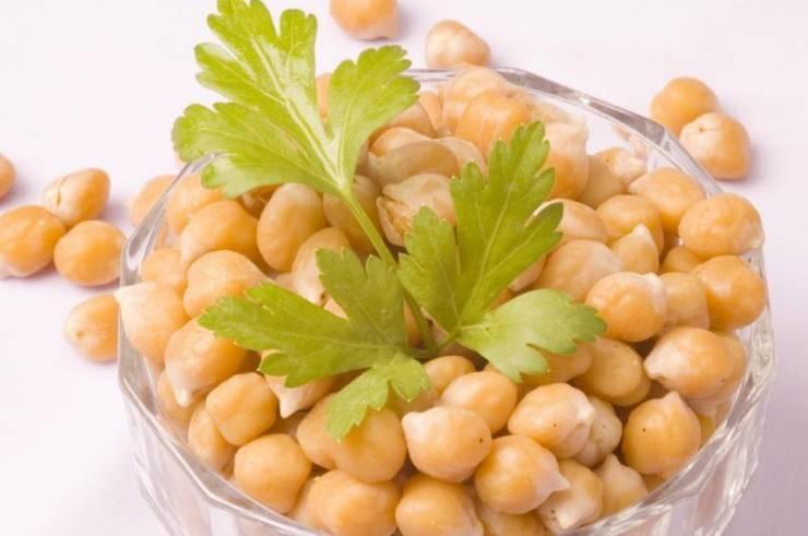 لماذا ينصح الأطباء النساء بتناول الحمص؟