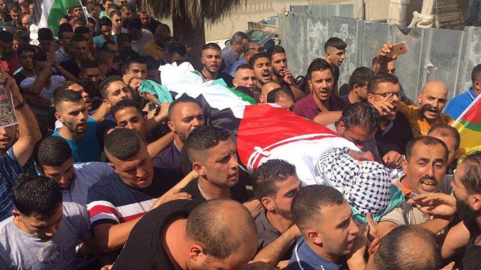 الآلاف يشيعون جثمان أبو العز حلاوة في نابلس