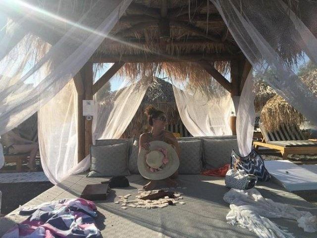 ميريام فارس تثير ضجة بتغطية جسدها بقبعة