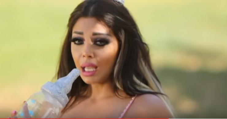 بعد تعريها.. 'رولا يموت' تعد بمفاجآت وهذا ما قالته!