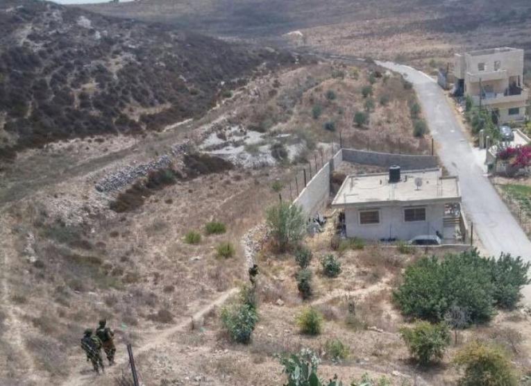 الاحتلال يداهم عشرات المنازل في جنوب نابلس