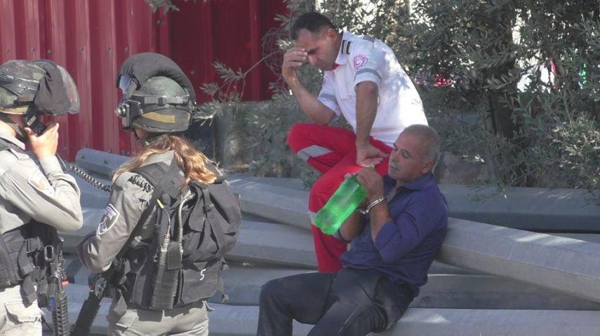 الاحتلال يعتقل مواطنًا ونجله ببيت أمر في الخليل