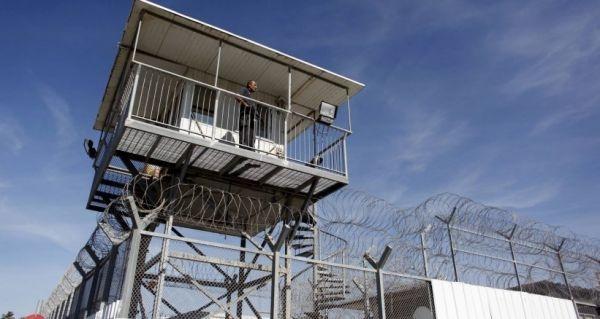 أربعة أسرى يواصلون إضرابهم عن الطعام