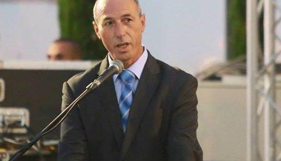 الصحفي نزال يبدأ غدا إضرابا عن الطعام