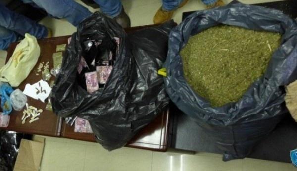 الشرطة تضبط نصف كيلو غرام من المخدرات داخل منزل احد التجار في الخليل