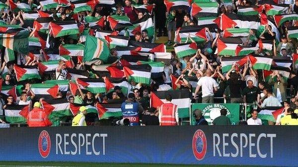 بالصور..جماهير سيلتك ترفع علم فلسطين أمام فريق للاحتلال