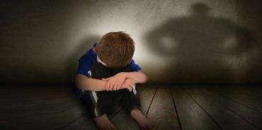تحرشت به وتناقلت صوره.. وهذا ما فعله زوجها بها