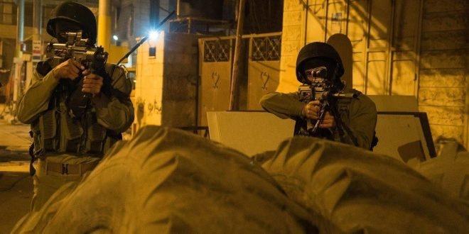 الاحتلال يحتجز والدة وشقيقة معتقل ويصيب شابين خلال اقتحامه بيت لحم