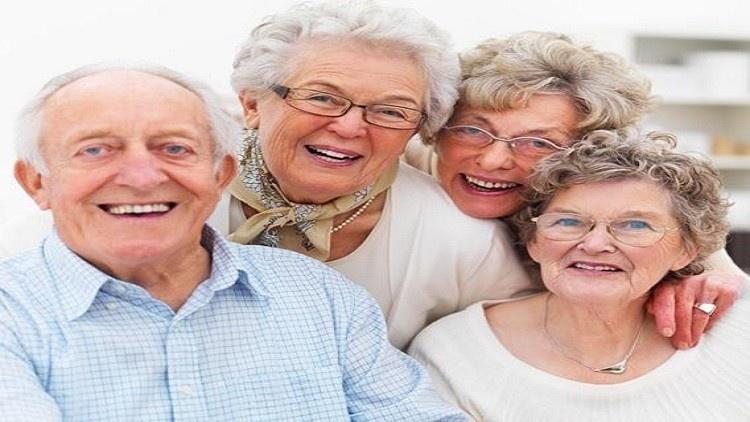 علماء: سن أكبر.. سعادة أكثر!