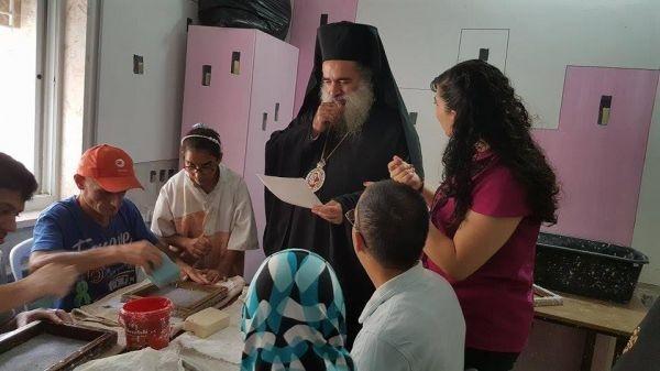 مركز الواحة يستقبل المطران عطا الله حنا